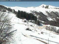 view from Alpe di Mera - Arrivo pista Baita e campo scuola on 2026-04-04