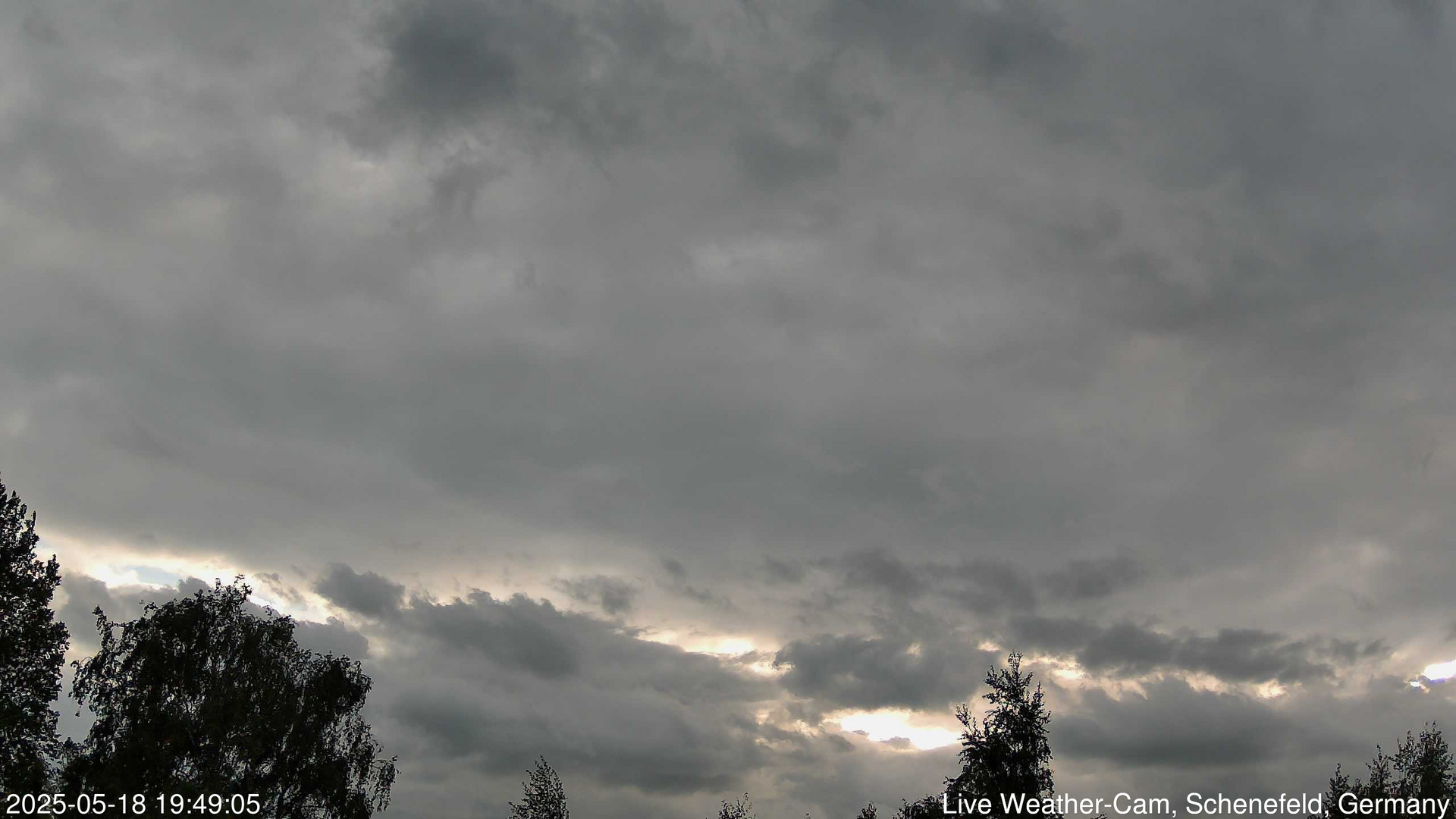 time-lapse frame, 2025-05-18 19:49-22:19 webcam
