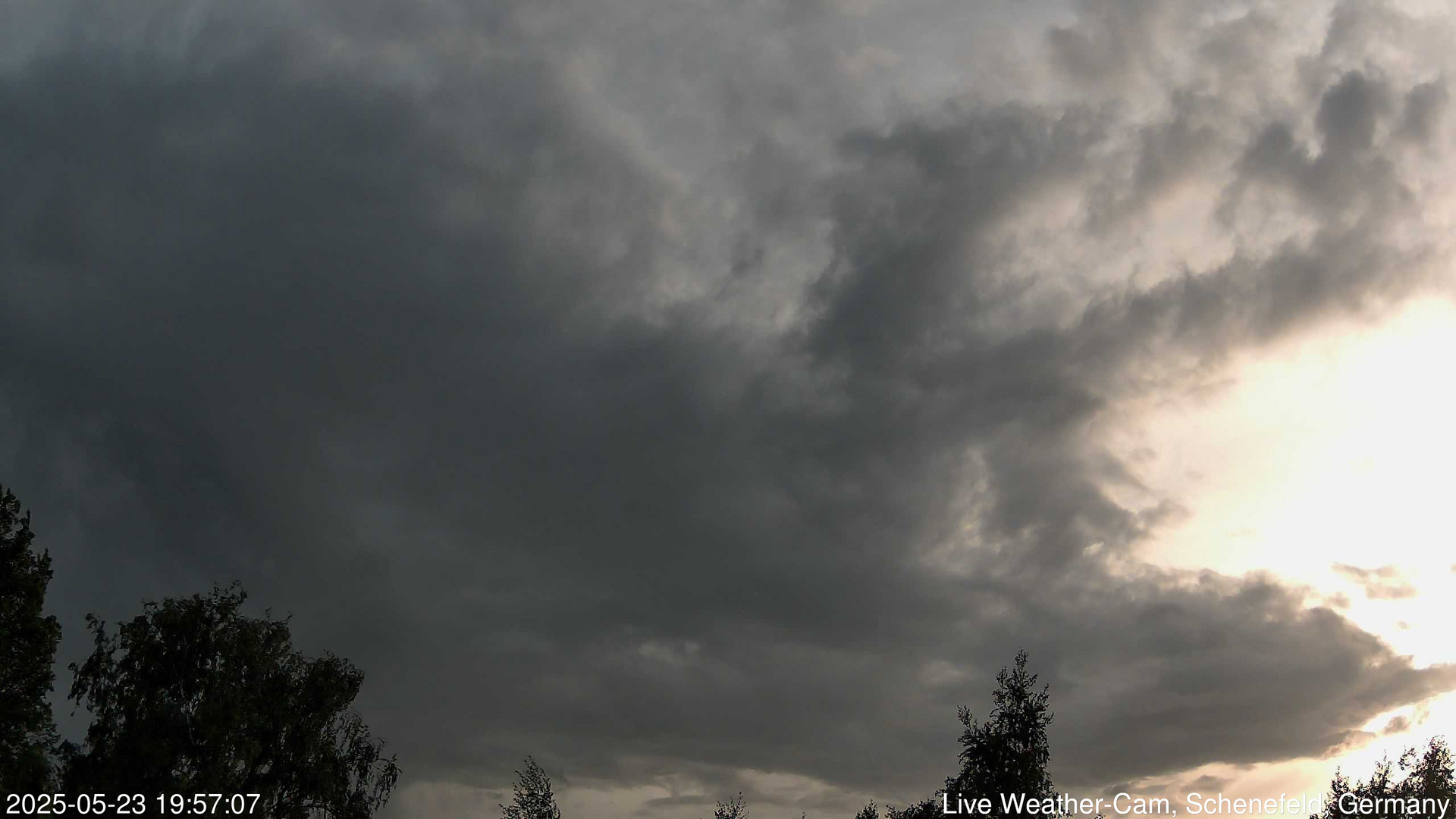 time-lapse frame, 2025-05-23 19:57-22:27 webcam