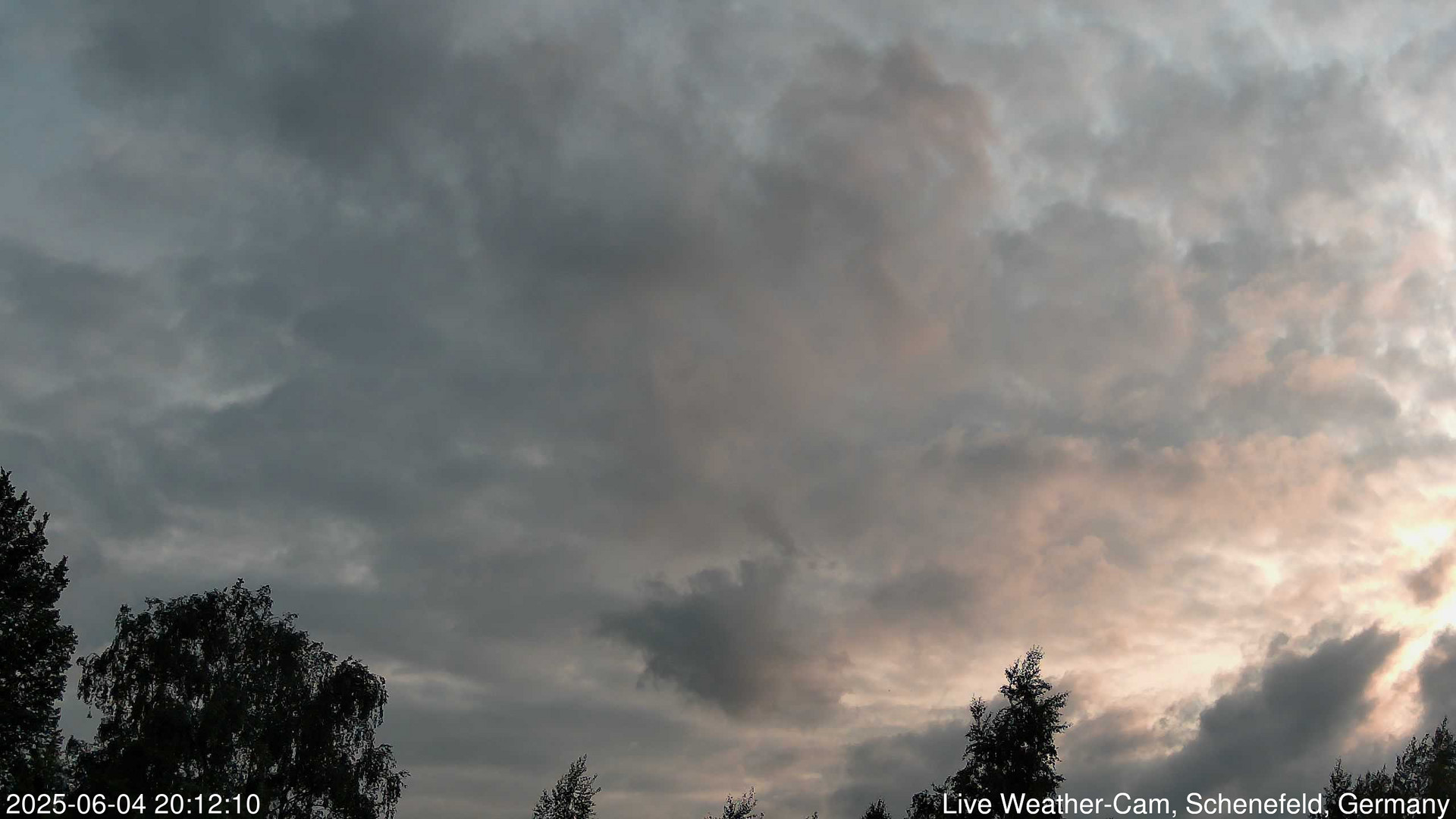 time-lapse frame, 2025-06-04 20:12-22:42 webcam