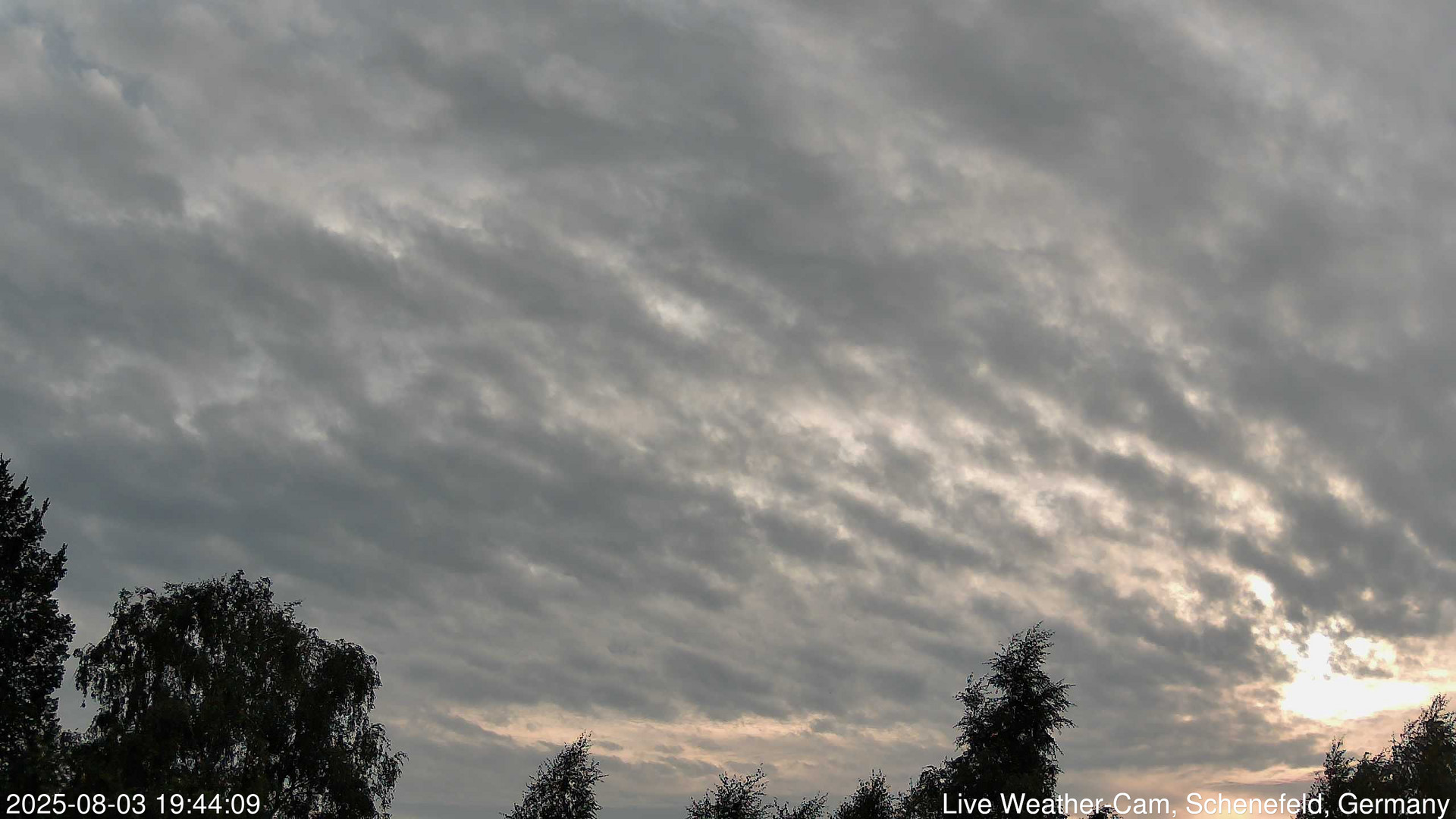 time-lapse frame, 2025-08-03 19:44-22:14 webcam