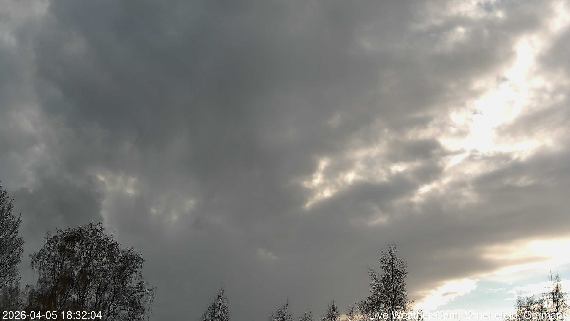 time-lapse frame, 2026-04-05 18:32-21:02 webcam