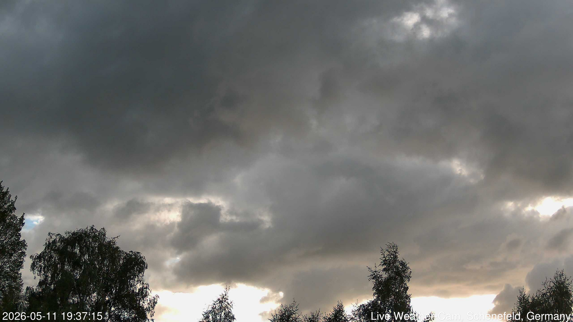 time-lapse frame, 2026-05-11 19:37-22:07 webcam