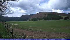 view from Webcam Cansiglio - verso la piana dei "Bech" on 2024-04-20
